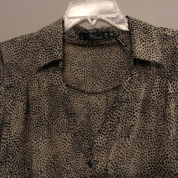 *3 for 10$* Leopard dress shirt. - Picture 1 of 4